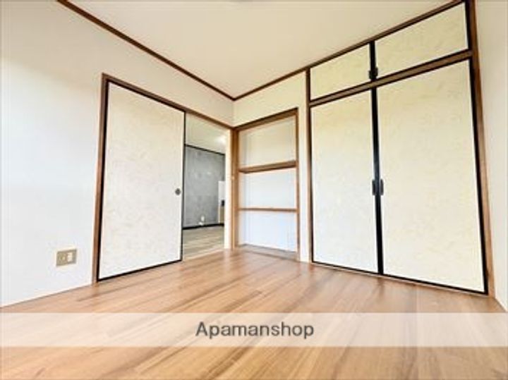 友伸アパートの内装