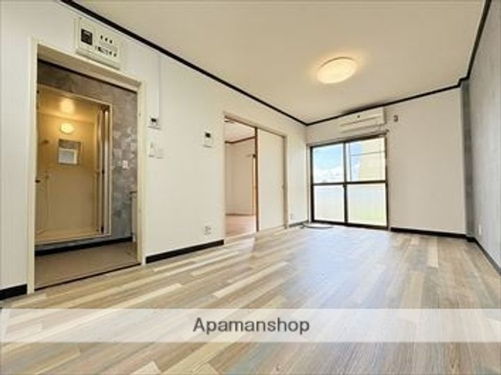 友伸アパートの居間