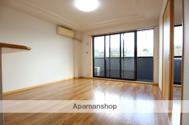 HOUSE OF AZALEA(ハウスオブアザレア)の居間