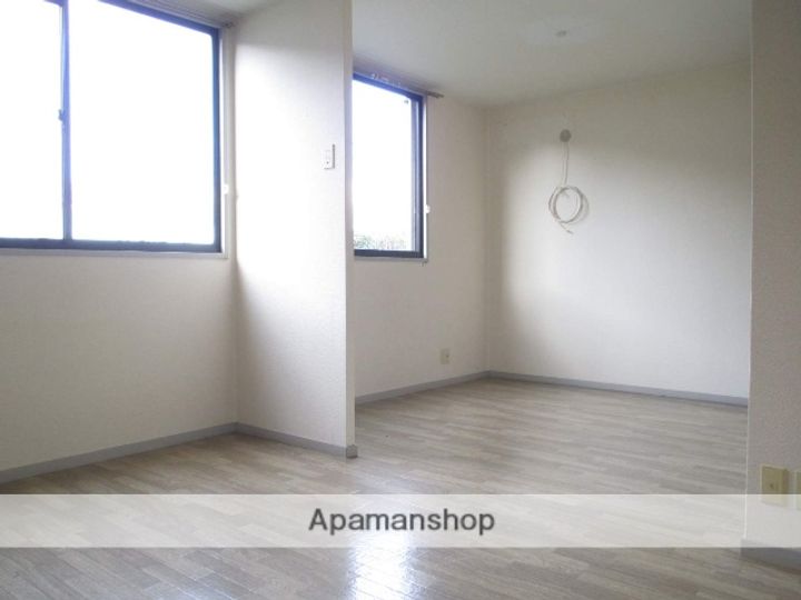 ガーデンハイツみのわ Aの居間