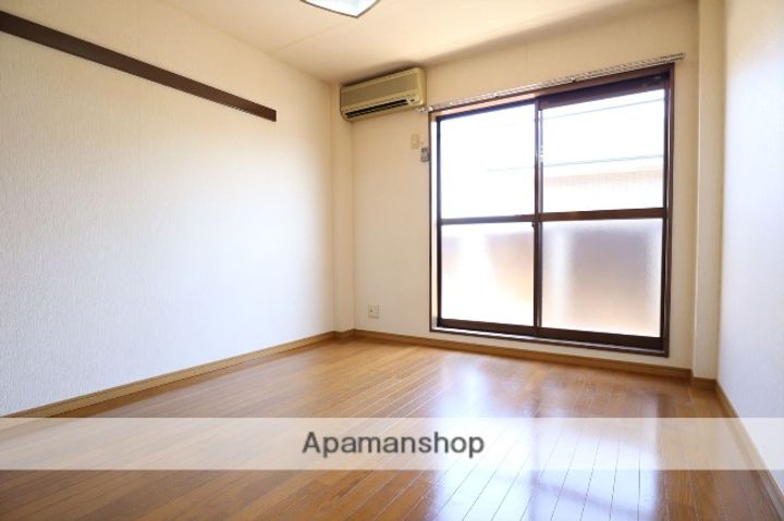 フレイグランス山口の居間