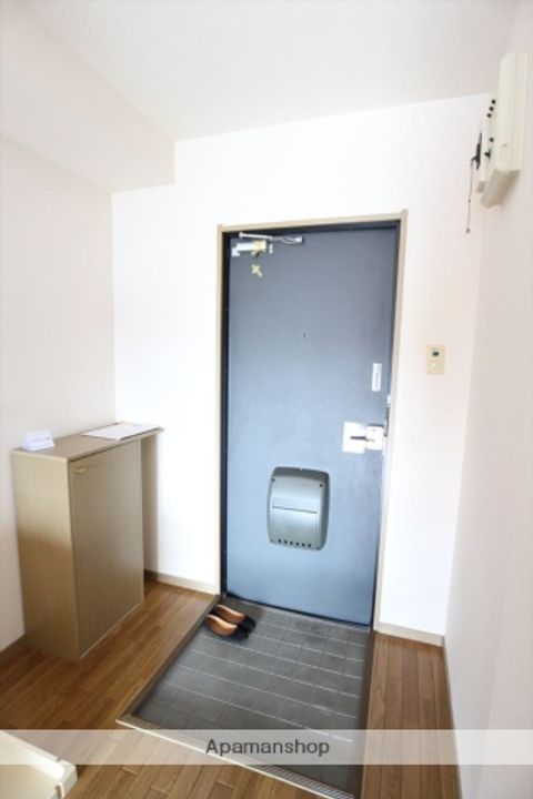 テイスティ鴻之台の玄関