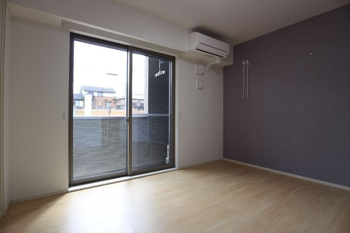 ホワイトパレス ネオの居間