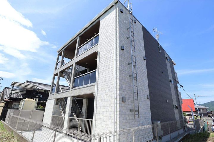 アルピチェーレの外観