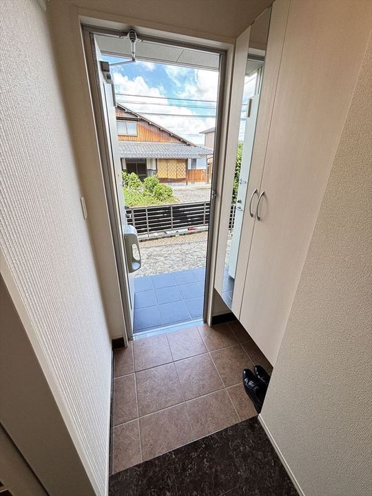 RESIDENCE蔵持の玄関