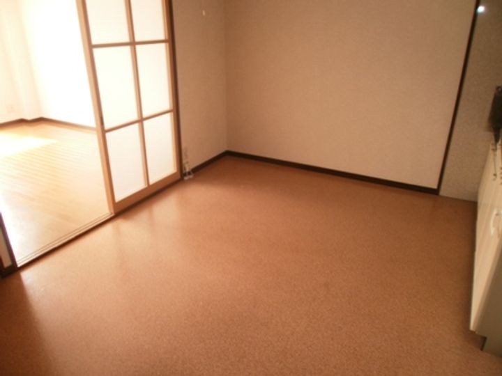 サープラス ステラ Aの居間