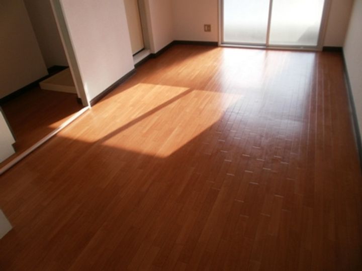 メゾンくわなM1の居間