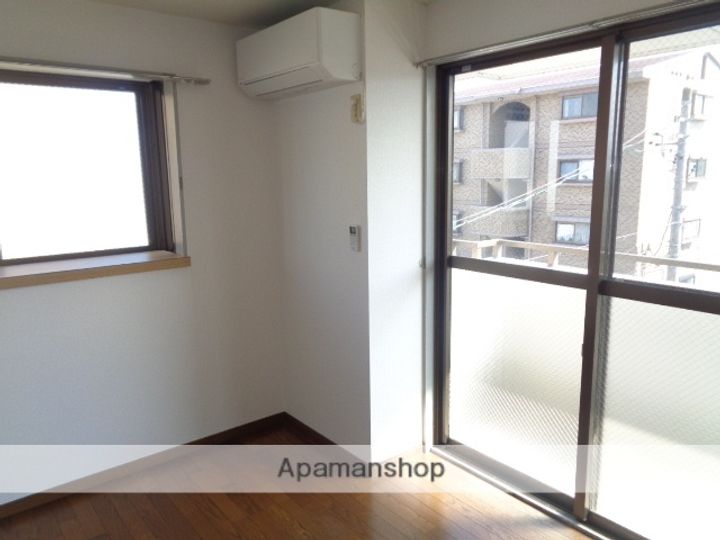 アネックス富洲原の居間