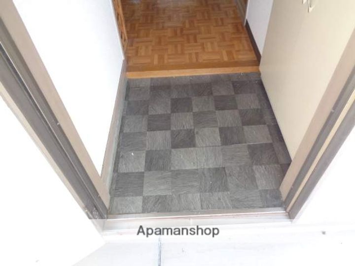 ホープ尾弓田の玄関