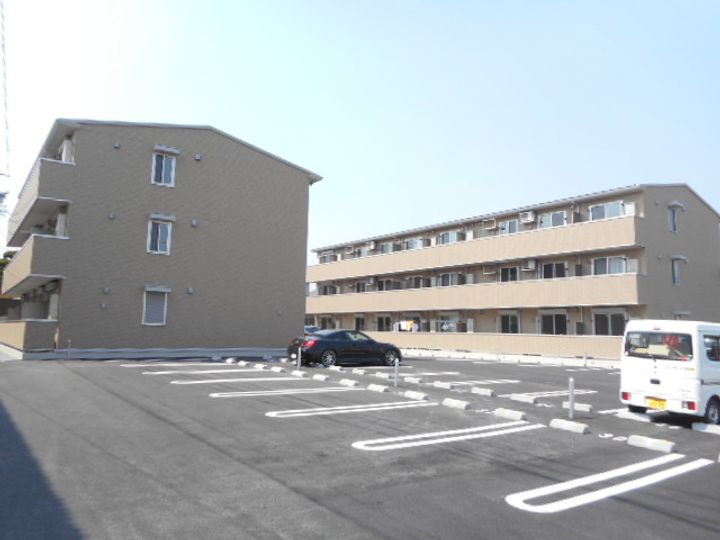 明楽 A棟の外観
