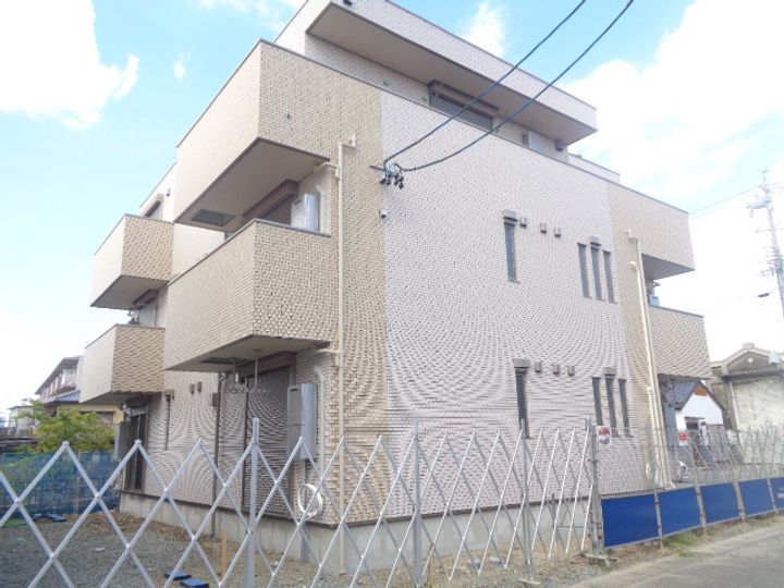 ルミエール真栄房101号室の外観