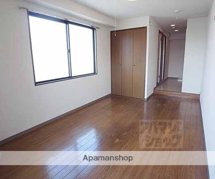 華堂壱番館401の居間