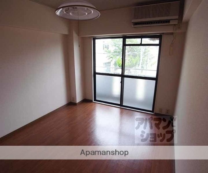 サンライズ淀201の居間