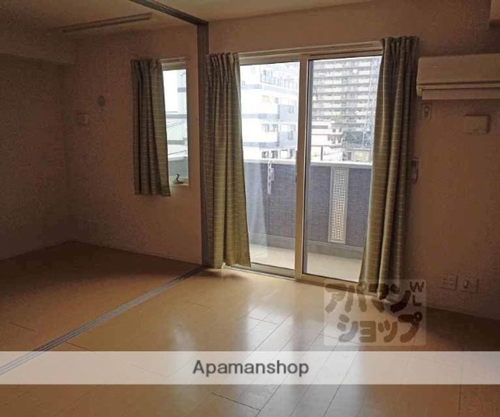 レジェンド鳥羽302の居間