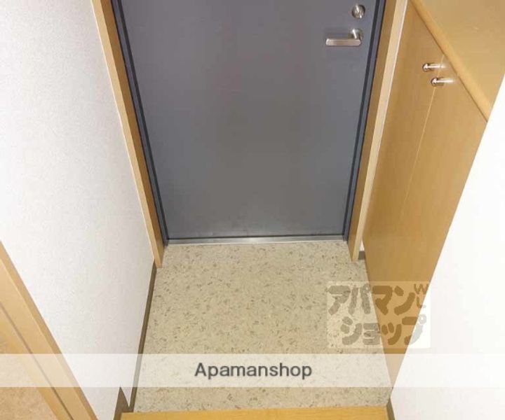 河原町ビルの玄関