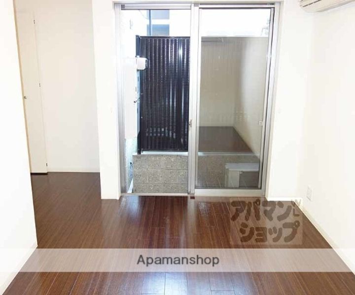 アークリード五条堀川の居間