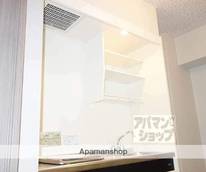 京都府京都市南区東九条北烏丸町の賃貸マンションの内装