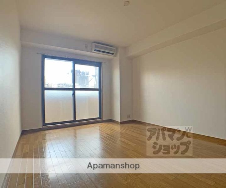 コージーハイツ大宮の居間