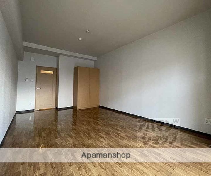 アネックス西洞院203の居間