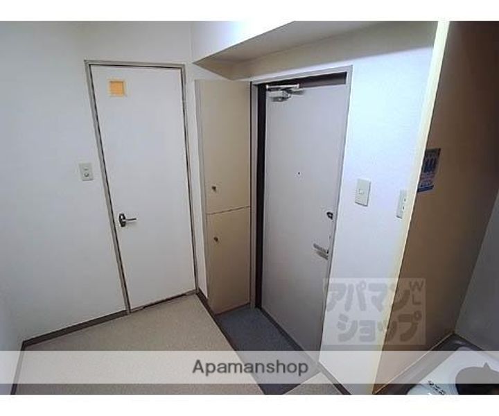 ラリティ田中203の玄関