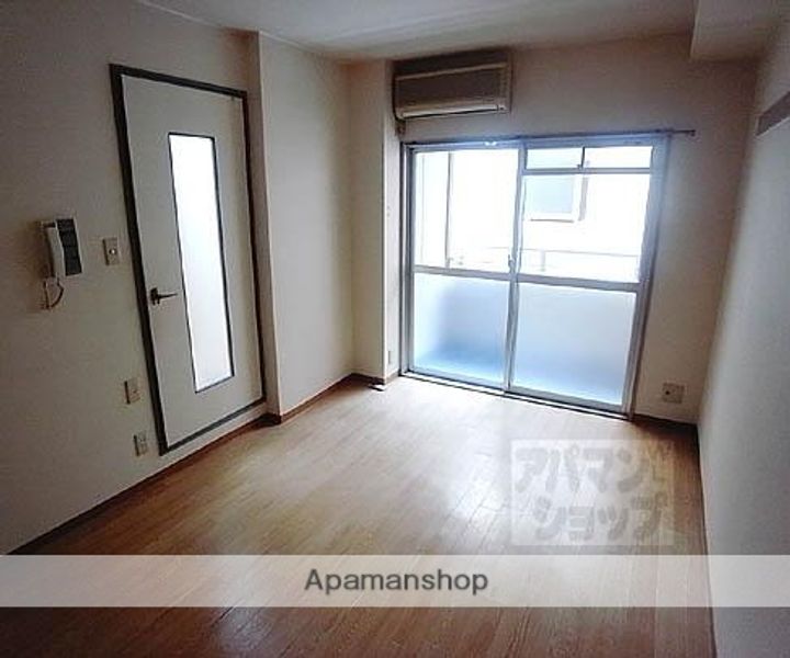 ラリティ田中203の居間