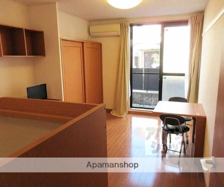 レオパレスヤングフォレストAの居間