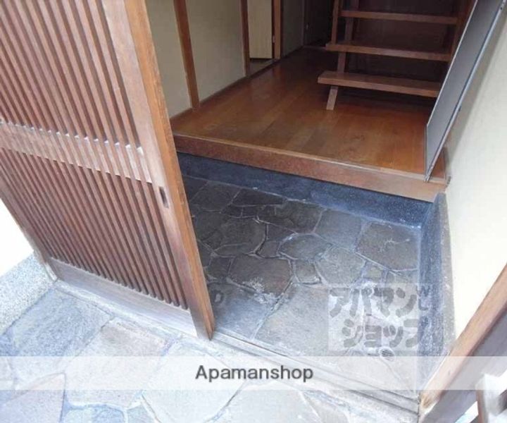 京都府京都市山科区竹鼻西ノ口町(一戸建)の賃貸物件戸建ての玄関
