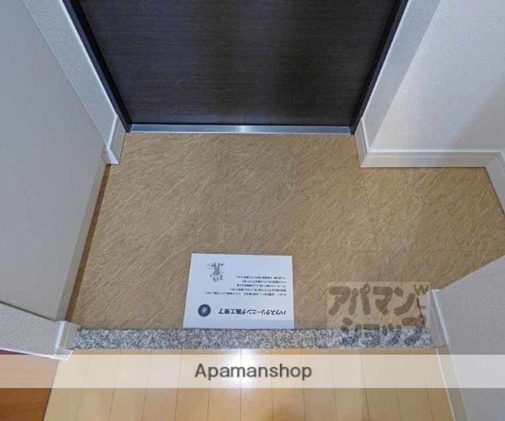 プレサンス京都鴨川彩華303の玄関