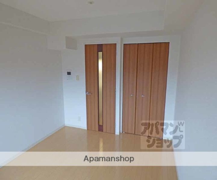 プレサンス京都鴨川彩華303の居間