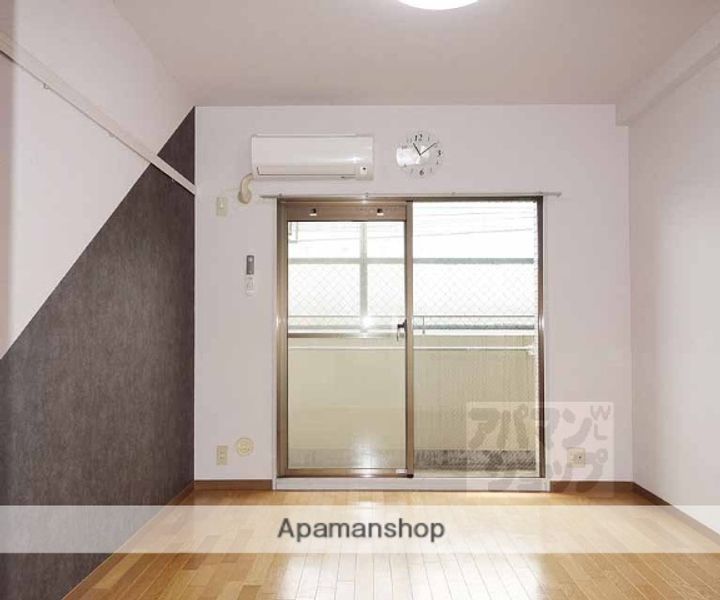 サンフェスタ東福寺(A・B棟)A106の居間