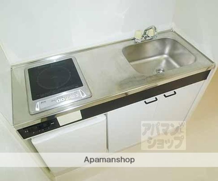 トークインAコート304のキッチン