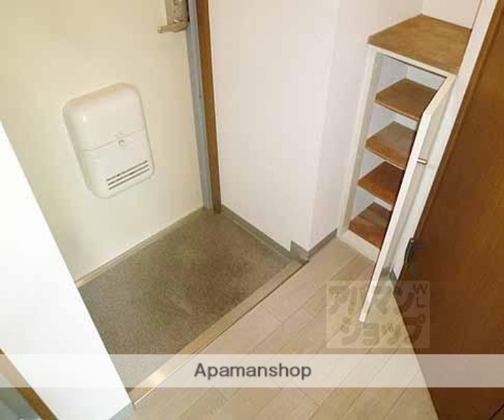 トークインAコート304の玄関