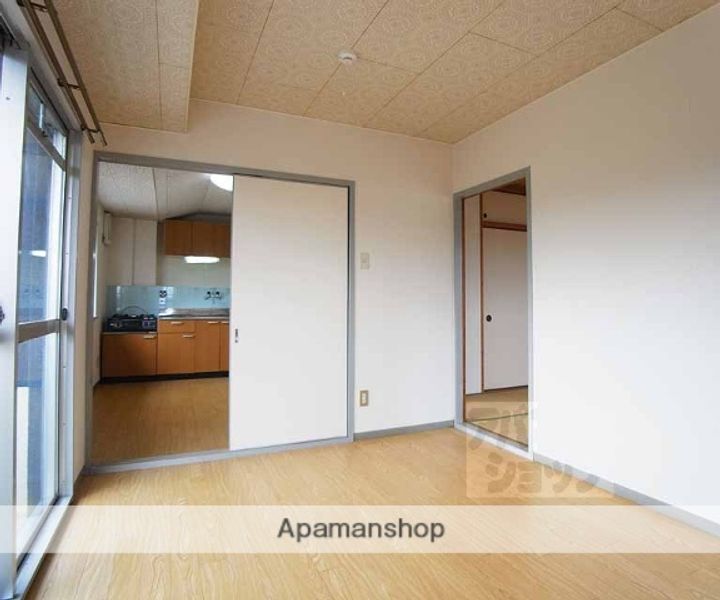 グリーンハイツ桂301の居間