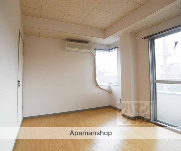 グリーンハイツ桂301の居間