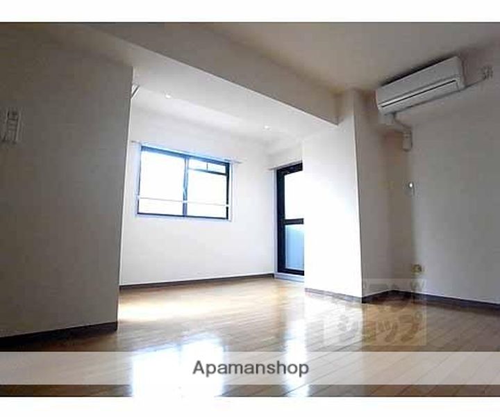 大晋メゾネ四条大宮316の居間