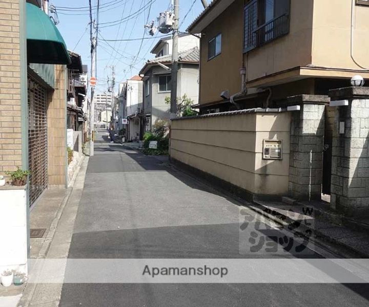 ロイヤルパレスの周辺