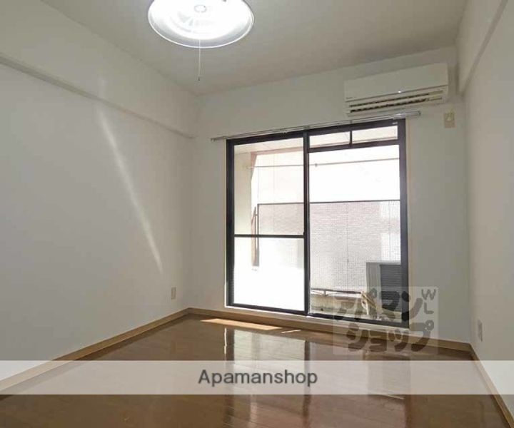 GARNET RESIDENCE 下鴨の居間