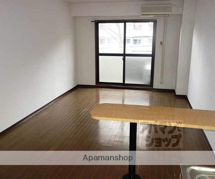 京都府京都市下京区七条御所ノ内本町の賃貸マンションの居間