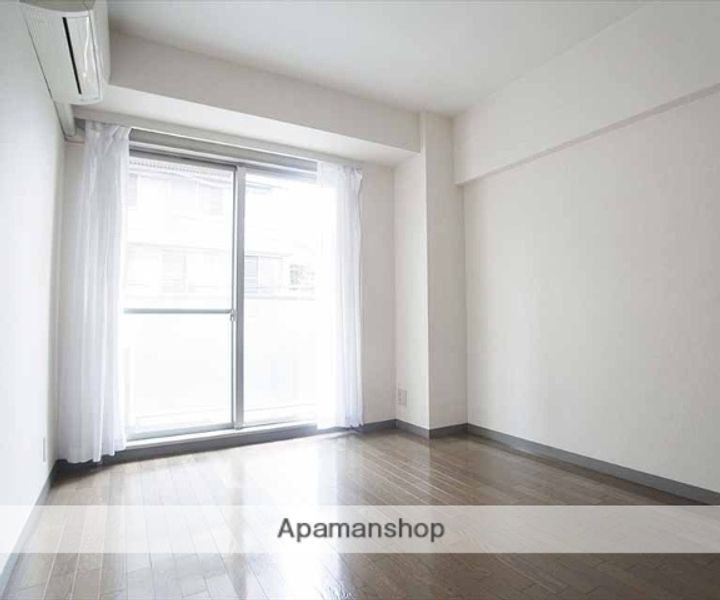 ナルド北白川302の居間