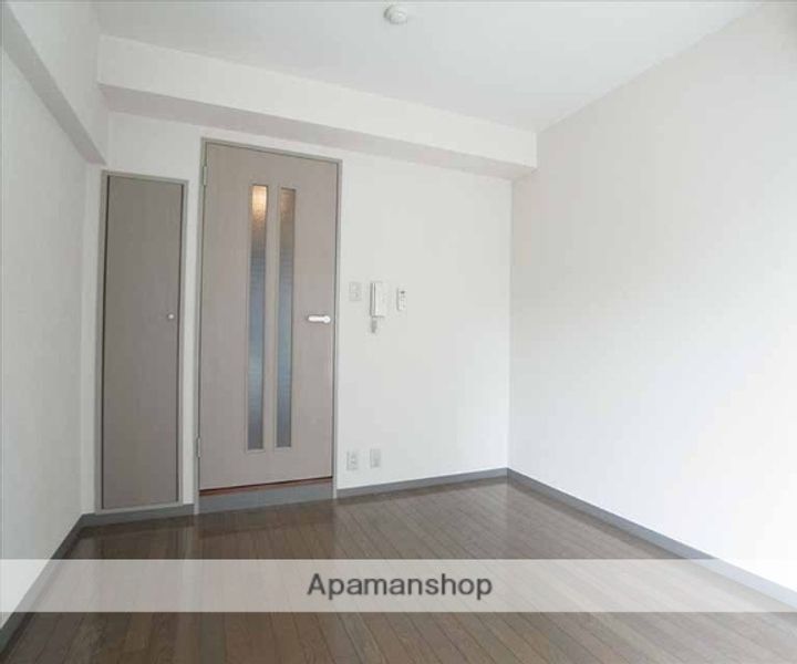 ナルド北白川302の居間