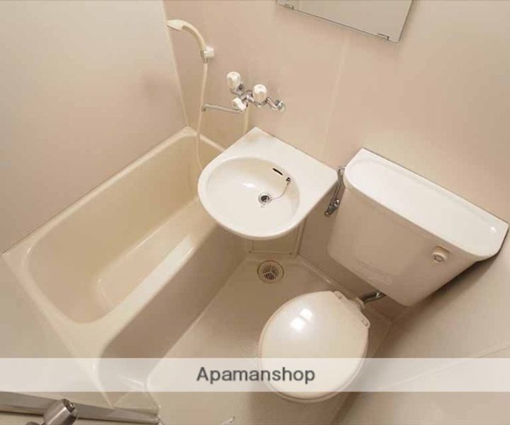 ナルド北白川302の風呂