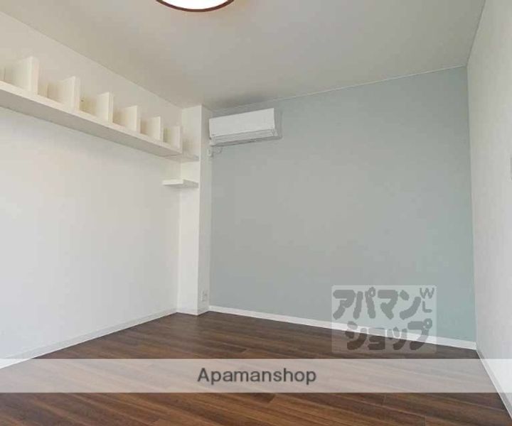 ノースホワイトリバービル上終町201の内装