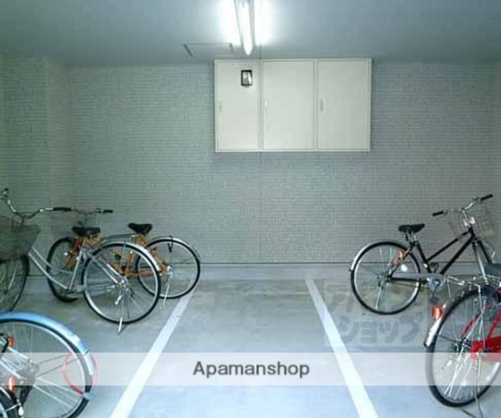京都府京都市下京区柿本町猪熊通五条下るの賃貸マンション301の外観