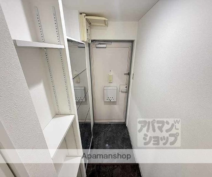 ロイヤルプラザ御幸町501の玄関