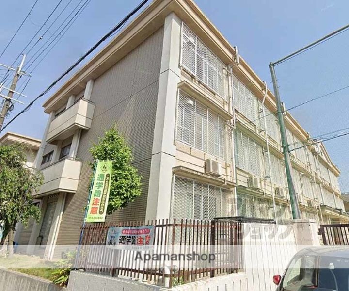 ルネッサンス・ドゥ502の周辺