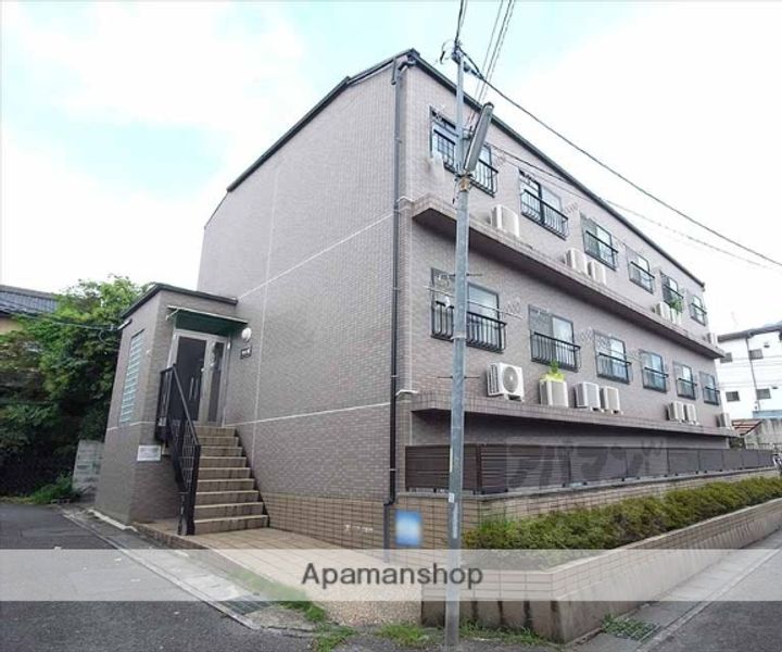 クリヨンIIの外観