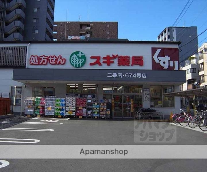 GLADVIS二条式部の周辺