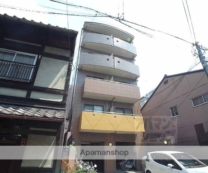 プラティーク四条402の外観
