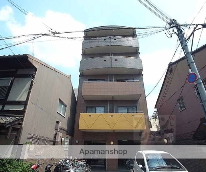 プラティーク四条402の外観