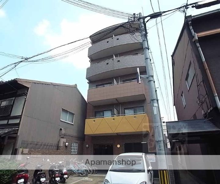 プラティーク四条402の外観